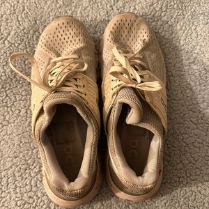 On cloud used Helion sneaker